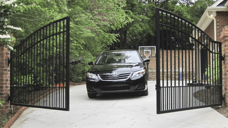 Exploring the Advanced Features of Manual Electric Gates: Enhancing Security and Convenience